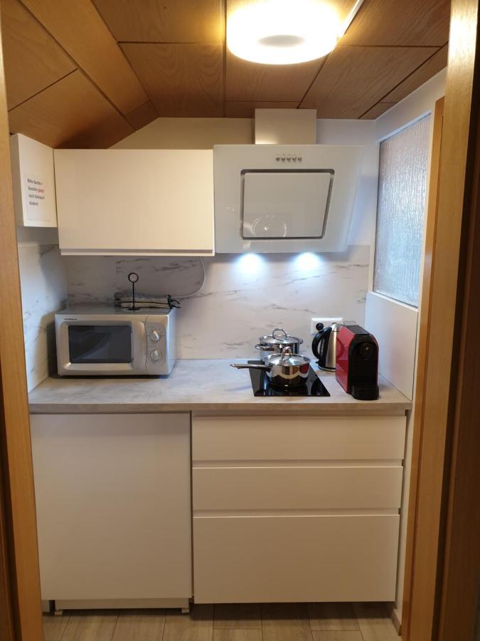 Sonnige Ruhige Dachzimmer Inkl Wifi Plus Kaffee Mit Wg Dusche Und Neuer Kueche Леррах Екстер'єр фото